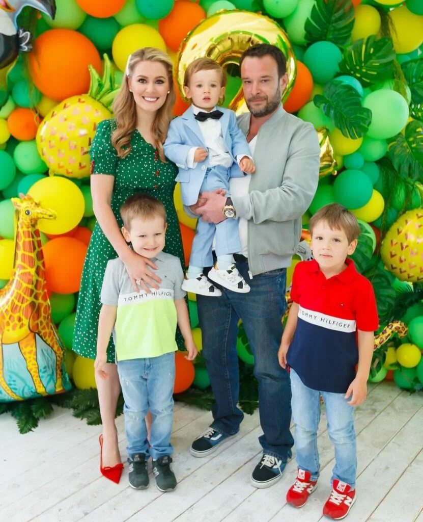 Мария кожевникова с сыновьями. Мария кожевникова дети. Ребенок марии кожевниковой фото. Мария кожевникова с сыновьями. Мария кожевникова семья.