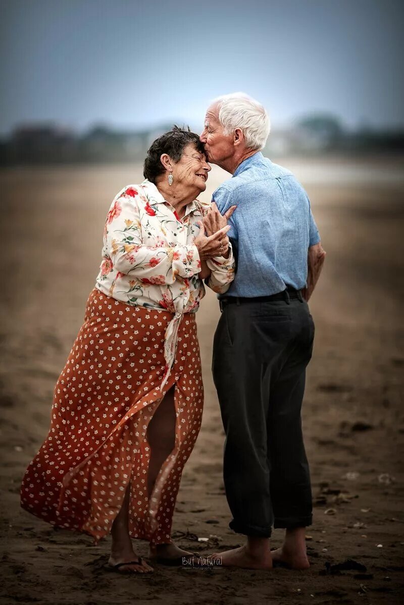 Видео старых семейных пар. Пожилые пары. Красивые старики. Красивые пожилые пары. Фотосессия пожилых пар.