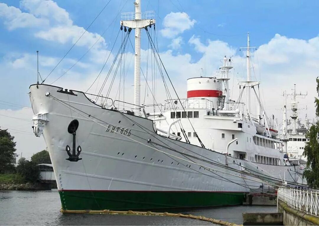 Научное судно витязь какой океан. Судно Витязь музей мирового океана в Калининграде. Научно исследовательское судно Витязь.