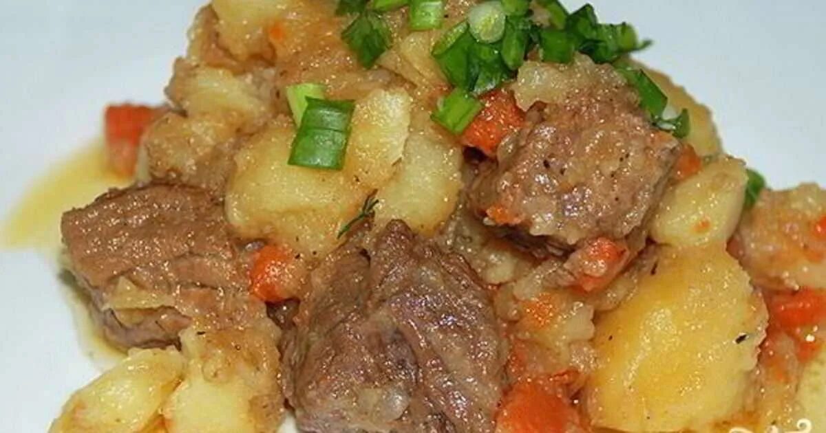 Тушеная картошка с мясом в мультиварке свинины. Жаркое из свинины с картошкой в мультиварке. жаркое со свининой в мультиварке. жаркое со свининой и картошкой в мультиварке. жаркое из говядины с картошкой в мультиварке.