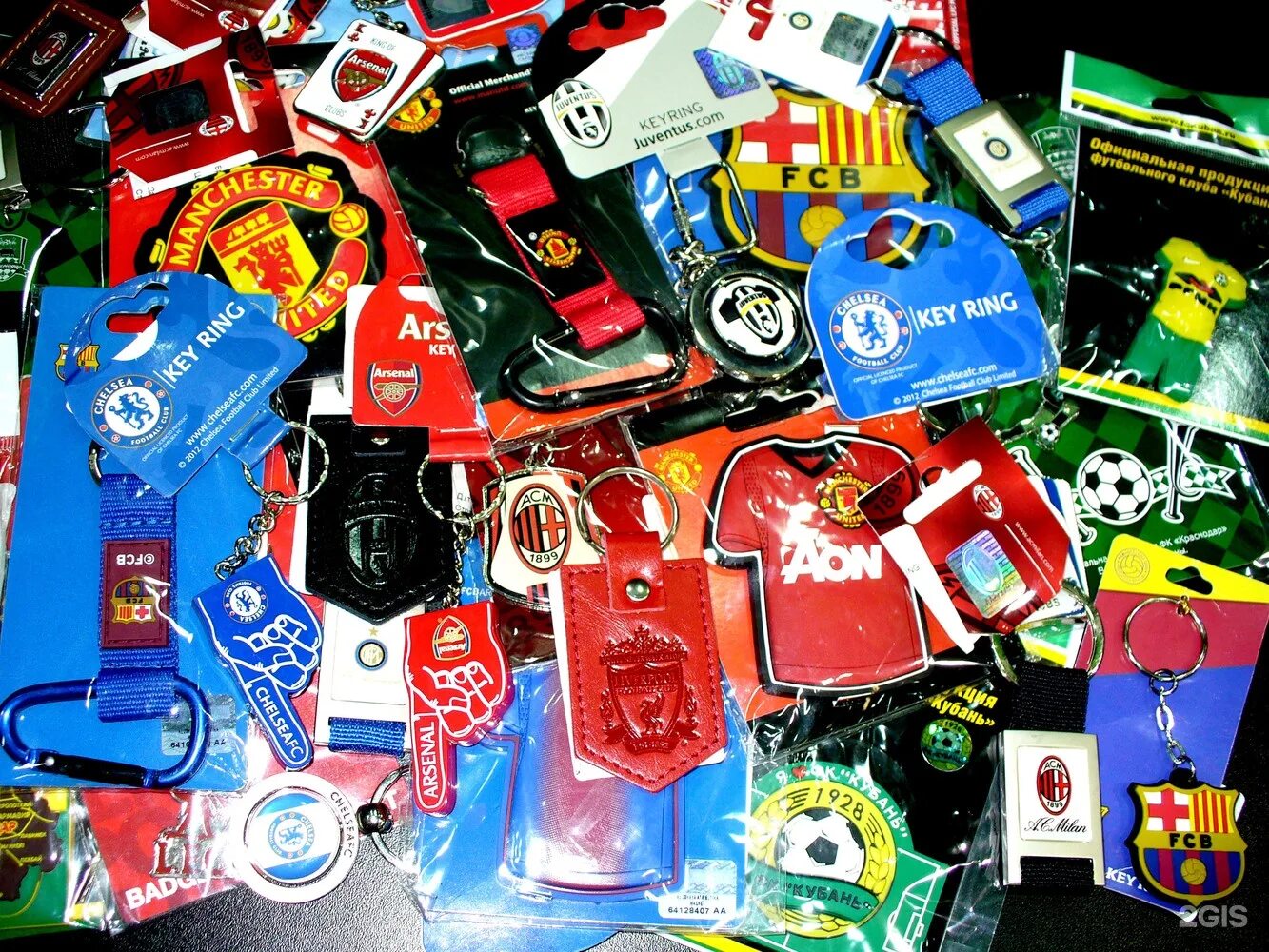 Магазин спортивной атрибутики. Фанатская атрибутика. Недорогую атрибутику. Атрибутика военторг. Кепка спартака кепка спартака.