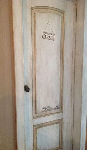 Как покрасить деревянную дверь в белый. Белая дверь под старину. дверь с потертостями. двери прованс состаренные. состаривание межкомнатной двери.