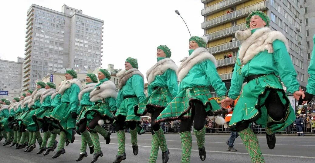 What old irish traditions. День Святого Патрика танцы. День Святого Патрика в Москве. Встреча ирландцами весны. Ирландский танец исполняемый в день св.Патрика.