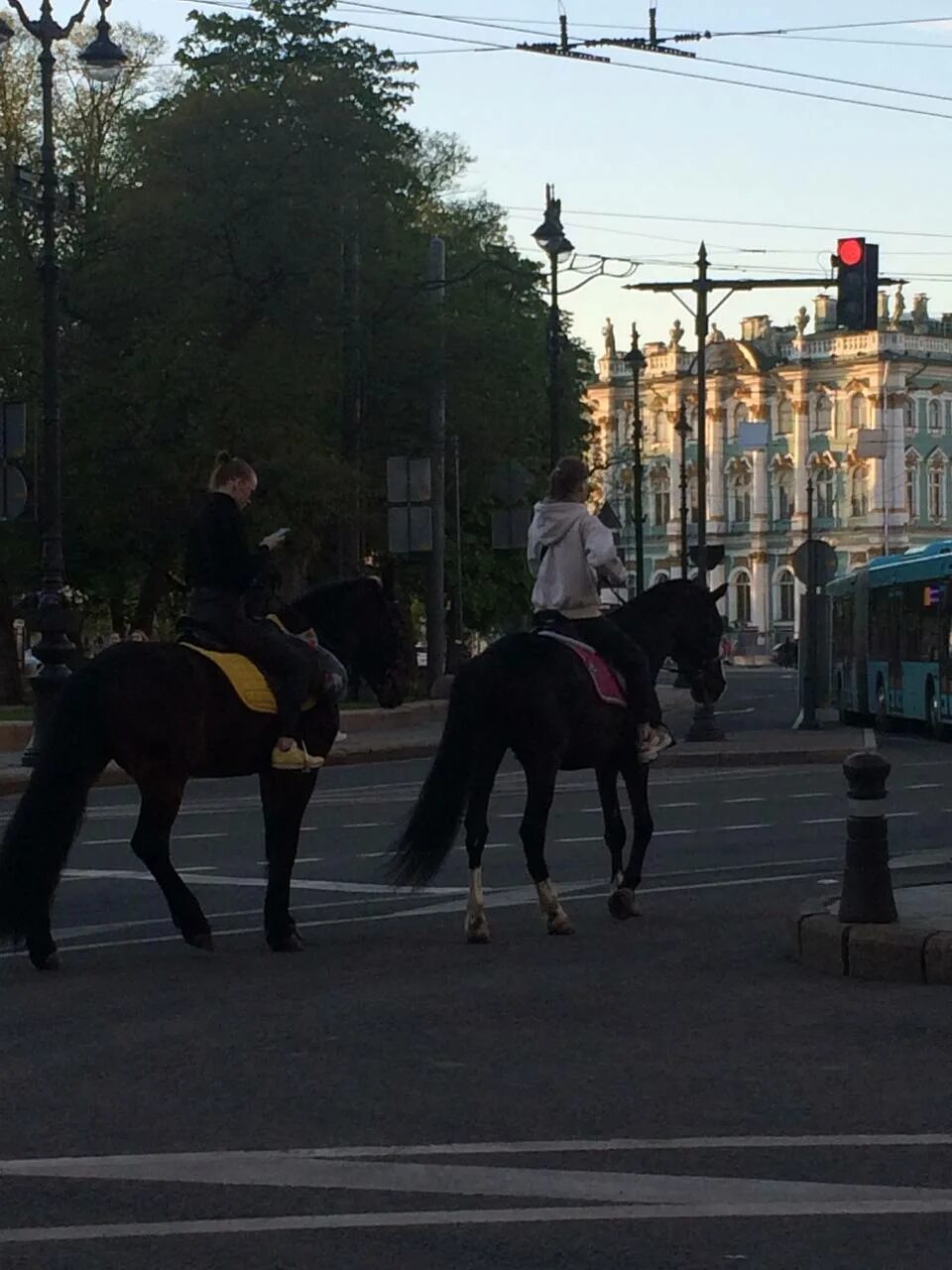 Когда в санкт петербурге наступают белые ночи. День города на дворцовой площади. белые ночи на дворцовой площади. когда начинаются белые ночи в спб.