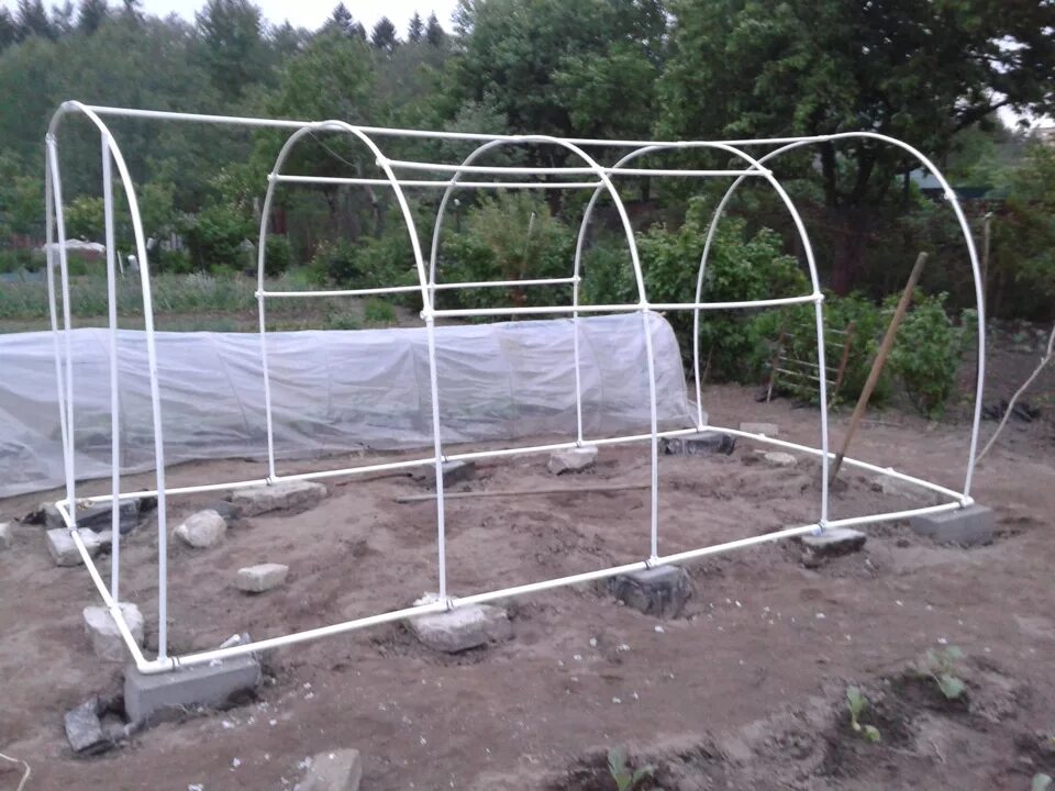 Каркас из пластиковых труб. Каркас парника 5х1,1х1,2м planet garden. парник огуречник из полипропиленовых труб. теплица из пластиковых труб. каркас теплицы из полипропиленовых труб.