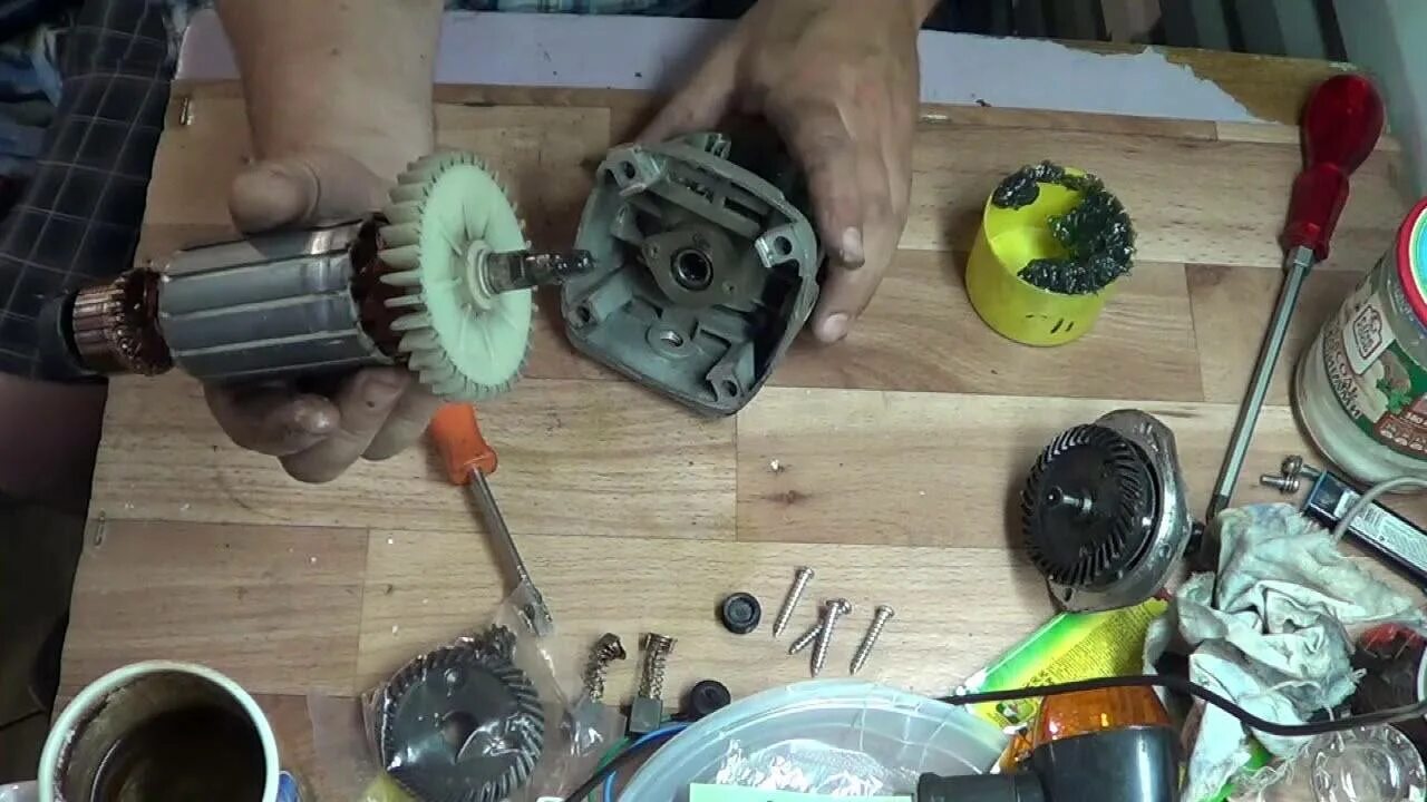 Ремонт болгарки видео. Сломанная болгарка. Ремонт болгарки видео. Редуктор для болгарки спарки. Разобрать редуктор болгарки бош 125.