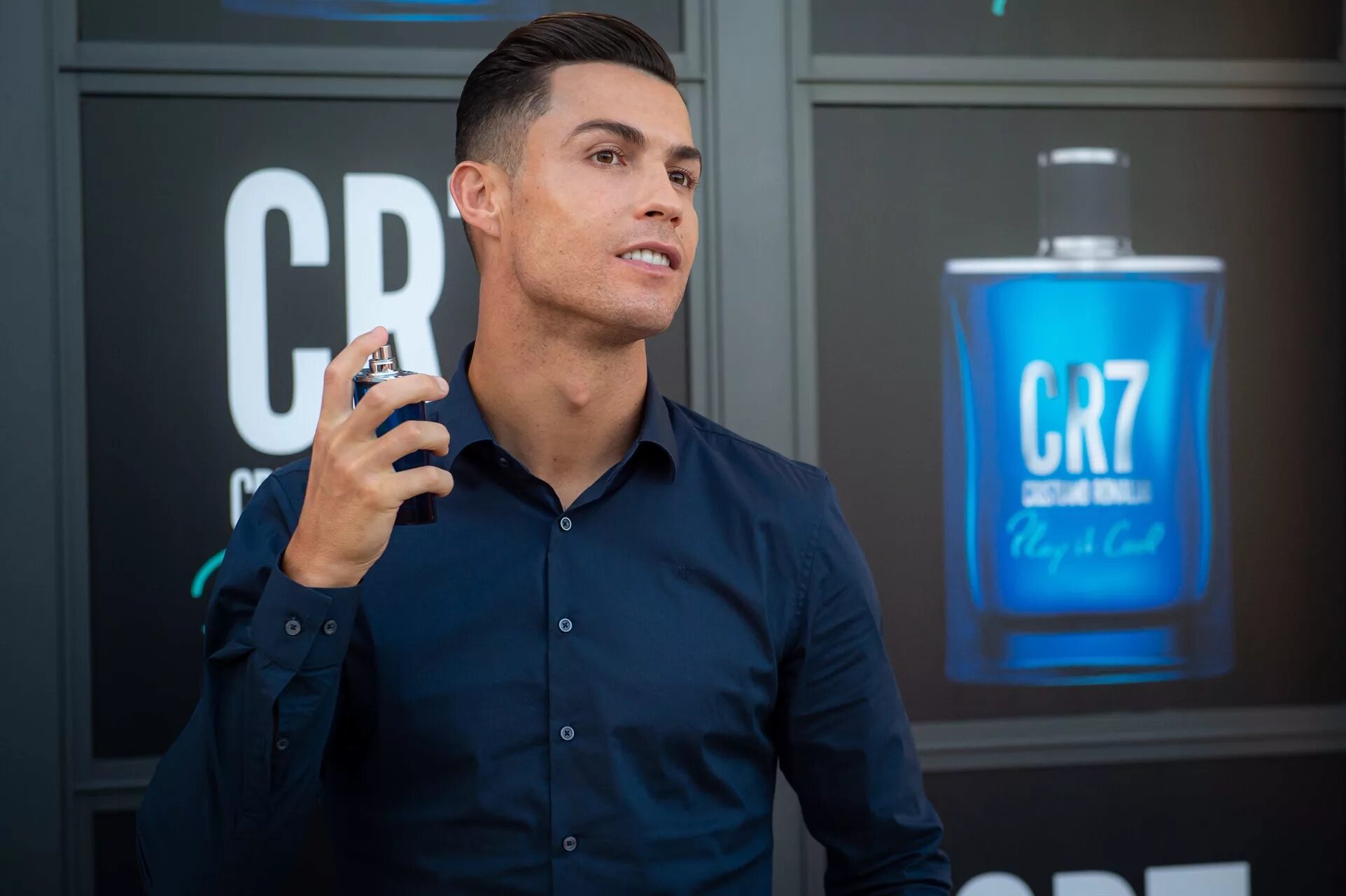 Cr7 ronaldo. Духи Криштиану Роналду cr7. Духи Кристиано Роналду 7. Мужские духи Cristiano Ronaldo cr7 Origins. Cr7 Cristiano Ronaldo голубой.