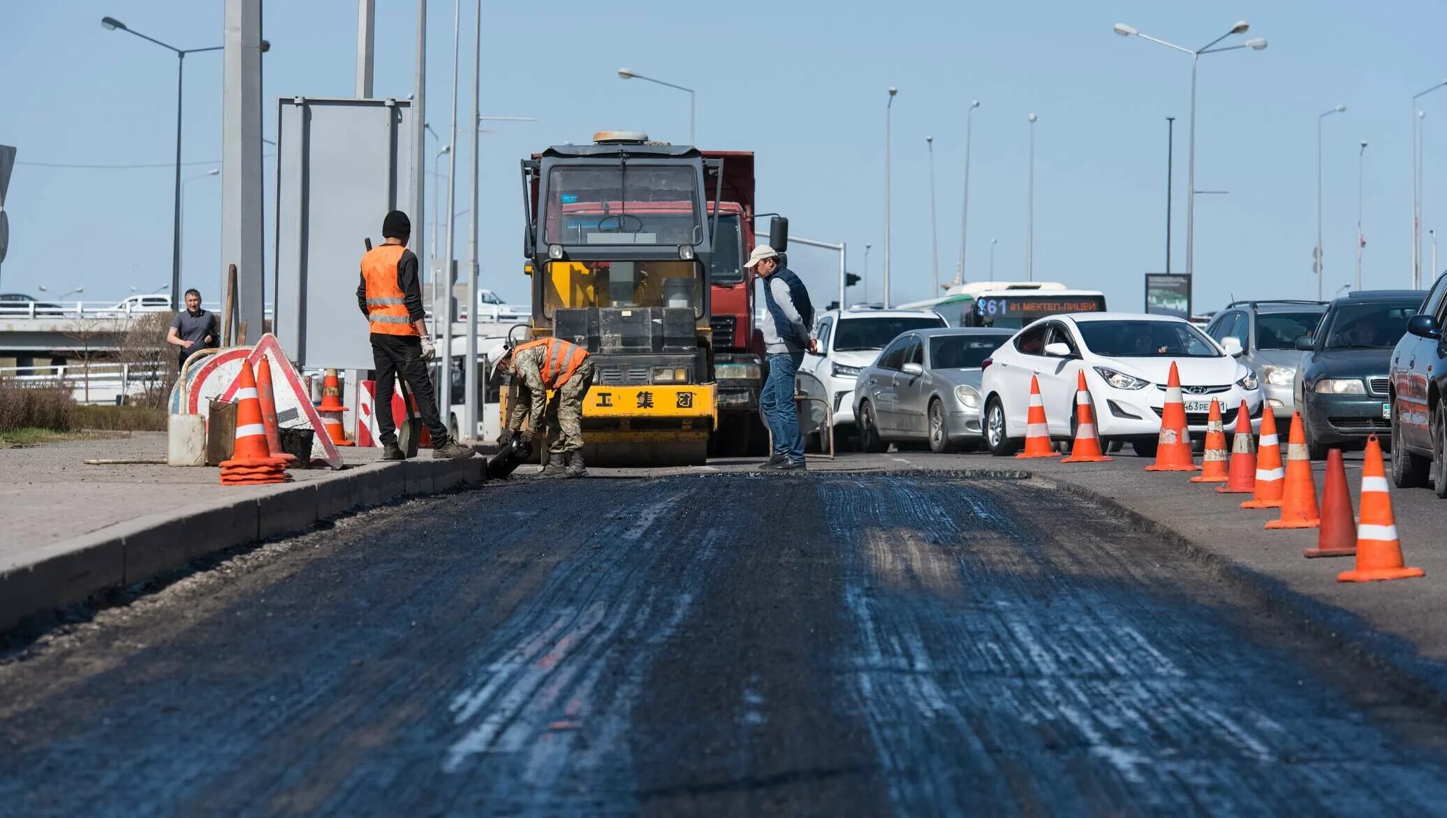 Реконструкция дорог. Строительство автомобильных дорог. Строительство дорог в Казахстане. Ремонт дороги.