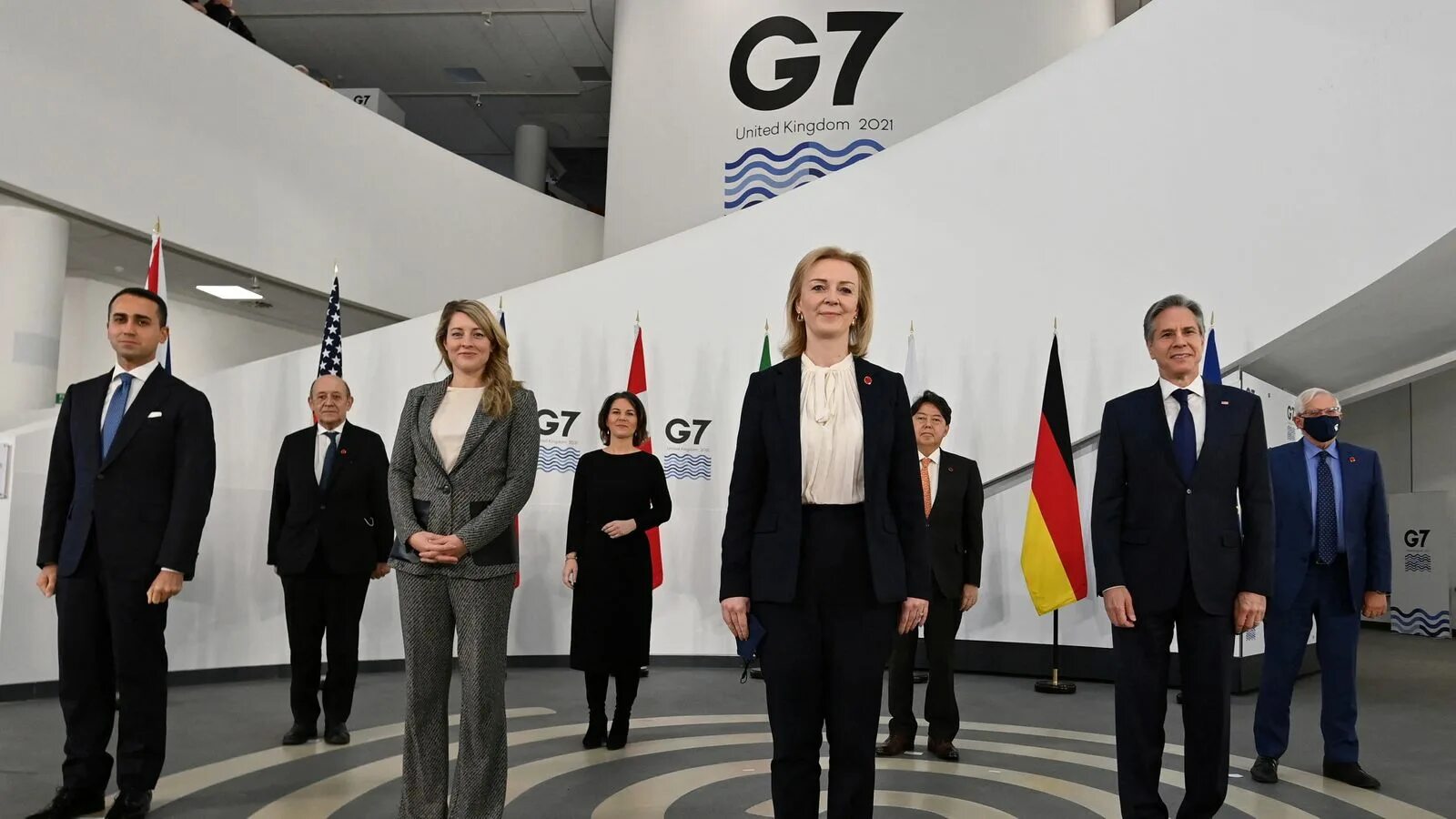 Саммит «большой семерки» g-7 2021. Саммит g7 2022 участники. Саммит «большой семерки» g-7 2021. Большая семерка 2022 саммит. Саммит g8 в италии 2001.