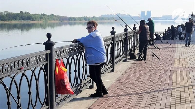 Набережная Волги. Прогулка по набережной Волги Астрахань. Ловля воблы в Астрахани в апреле. Рыбацкое набережная. Запрет на ловлю воблы в астрахани