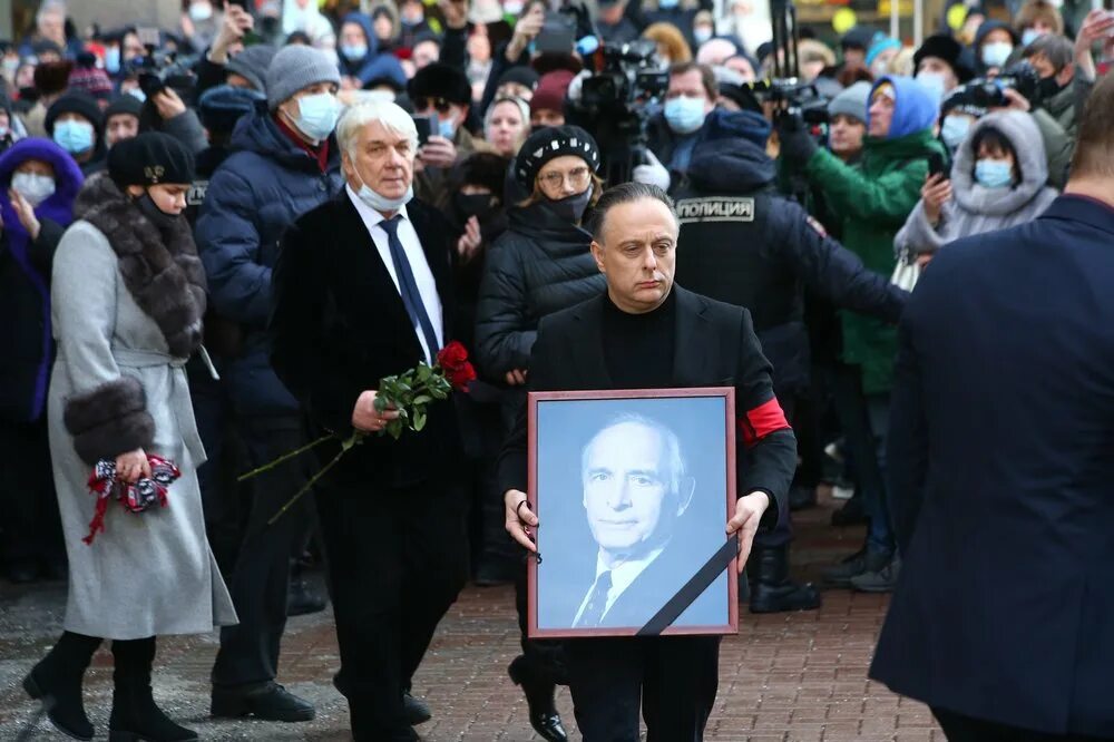 Василий лановой кладбище. Могила василия ланового на новодевичьем кладбище. Лановой василий прощание прощание. Василий лановой новодевичье кладбище. Лановой похоронен на новодевичьем кладбище.