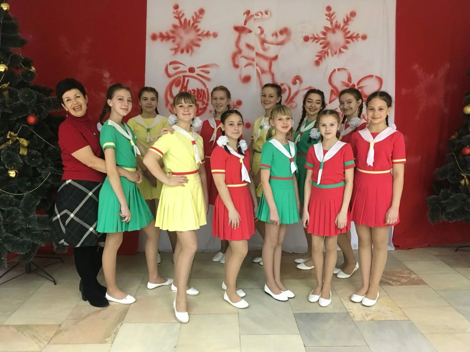 Образцовая вокальная студия улыбка комсомольск. Студия эстрадного вокала в челябинске. Звездный дождь логотип. Образцовая вокальная студия. Образцовая вокальная студия.