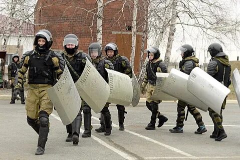 Омон едет