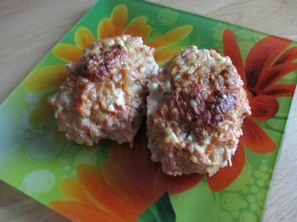 Куриные ежики. Ёжики из куриного фарша. ёжики из куриного фарша с рисом. куриные ежики с рисом. ежики из курицы.