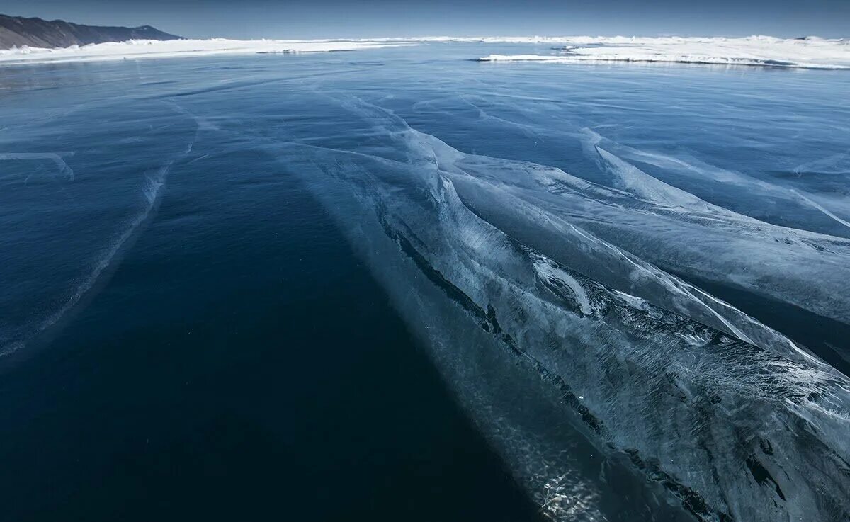 Самое глубокое дно байкала. Озеро Байкал глубина озера. Глубина Байкала 25 км. Глубина озера Байкал максимальная. Байкал глубинная.
