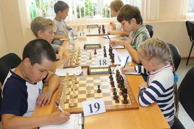 школа шахмат тюмень. александр николаевич шахматы тюмень. шахматный клуб тюмень. тюмень червишевский тракт 72а ладья. тюменская школа шахмат организаторы.