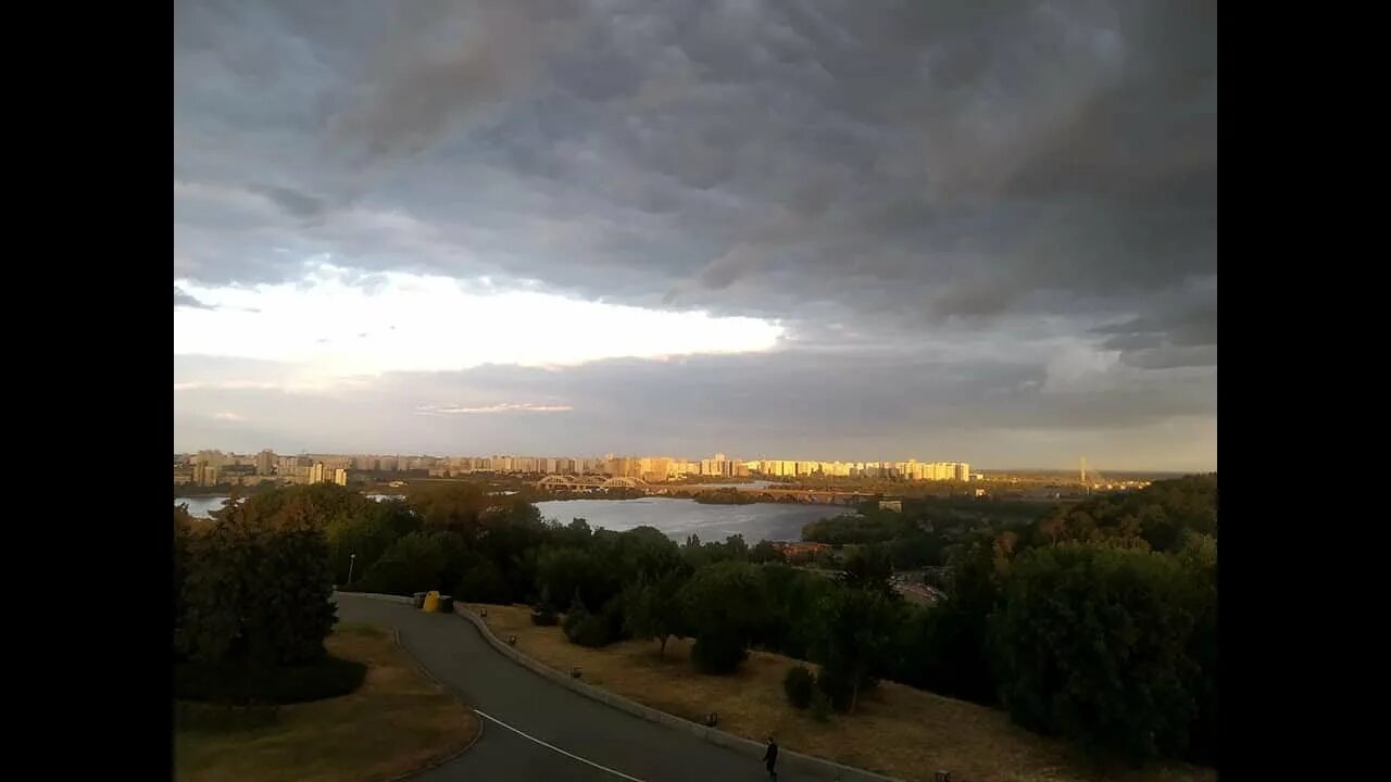 Виктор могилатов грозовые тучи. Грозовые тучи виктор. Виктор могилатов фото грозовые тучи. Видеоклип в исполнении виктора могилатова грозовые тучи. Тучи могилатов.