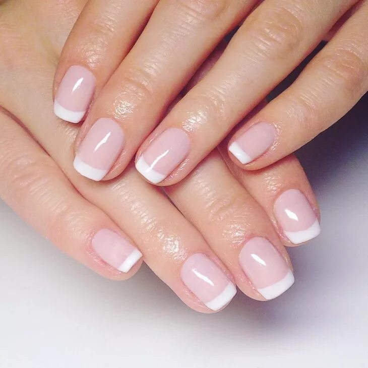 Французский маникюр на короткие ногти. Классический маникюр. Френч на короткие ногти. Французский маникюр на короткие ногти. Французский на коротких ногтях.