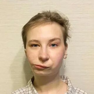 Ребенок искажает лицо