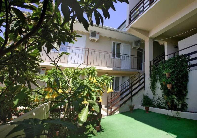 Лоо гостевой дом у моря. Море лоо гостевой. Гостиницы лоо таллинская. Лоо таллинская 18. Кучук дере лоо.