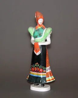 Фигурки в национальных костюмах