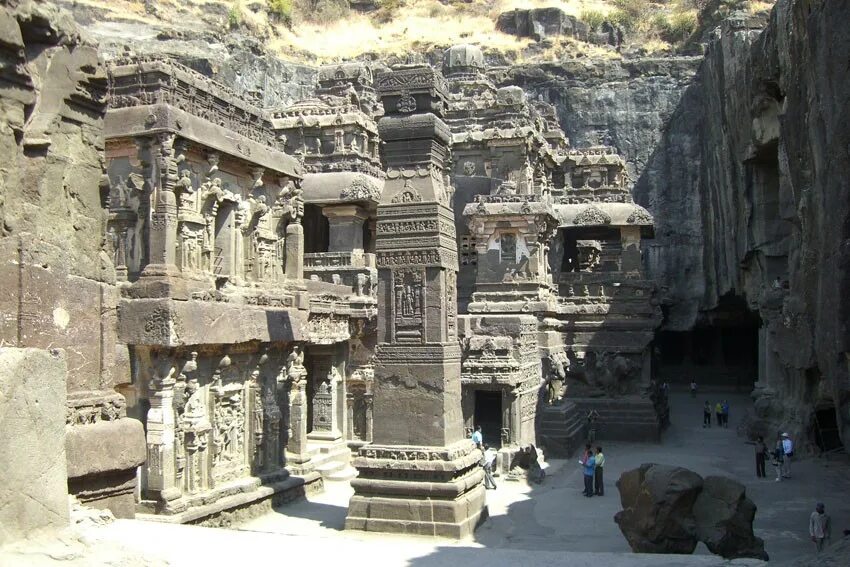 Какой храм высечен в монолитной скале. Храмы эллоры в индии. Аль-хазне (сокровищница), петра, иордания. Храм кайласанатха в индии. Храм кайласанатха в эллоре индия.