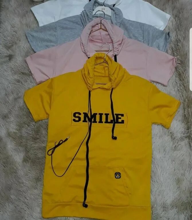 На каком режиме стирать толстовку в стиральной машине. Худи наизнанку. Вывернуть кофту. Как стирать худи. Стирка худи.