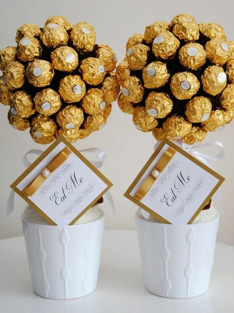 Оригинальные подарки женщине на день. Букет Ferrero Rocher. Букет из Ferrero Rocher. Шоколадка Ферреро Роше. Дерево из Ферреро Роше.