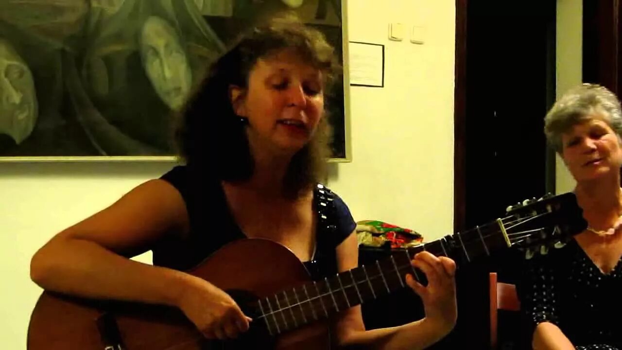 Тум балалайка на русском слушать. Тум-балалайка еврейская. Тум балалайка еврейская песня. Слова песни тумбалалайка. Тумбала тумбала.