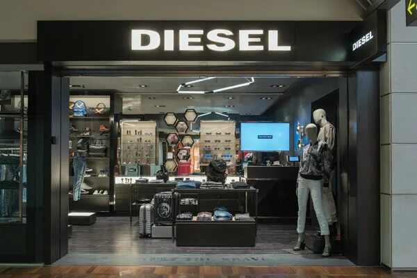 Магазин дизель телефон. Дизель магазин. Diesel товары. Diesel в Атриуме. Магазин дизель в Москве.