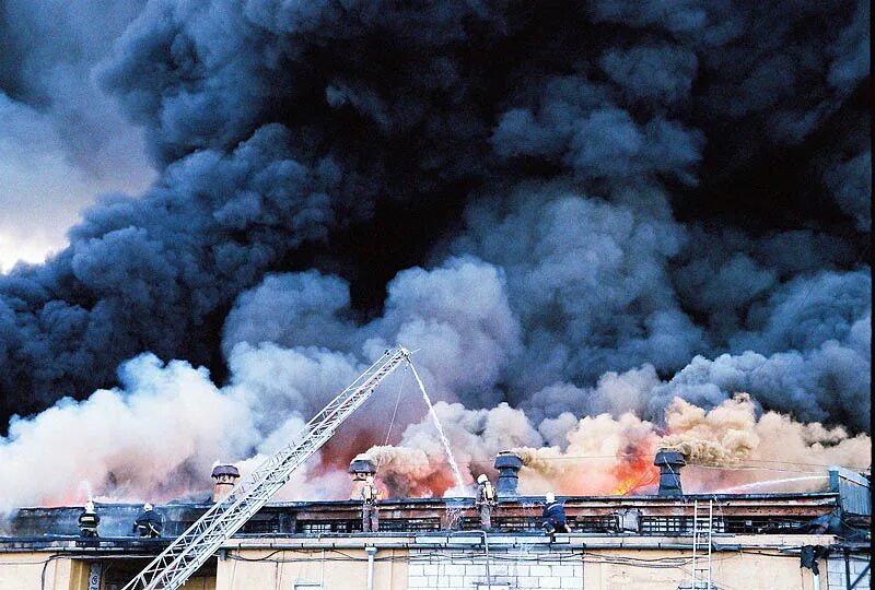 Горят бадаевские склады. Сгоревшие бадаевские склады. Бадаевские склады пожар 1941. Бадаевские склады в санкт петербурге. Бадаевские склады пожар 1941.