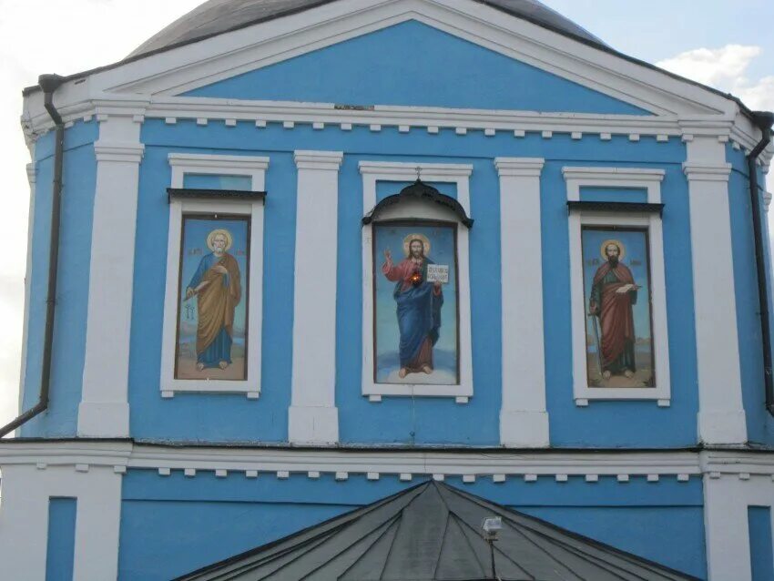 Воскресенская сергиев посад. Воскресенский храм сергиев посад. Воскресенское подворье троице-сергиевой лавры. Церковь вознесения словущего в сергиевом посаде. Храм воскресения словущего сергиев посад.
