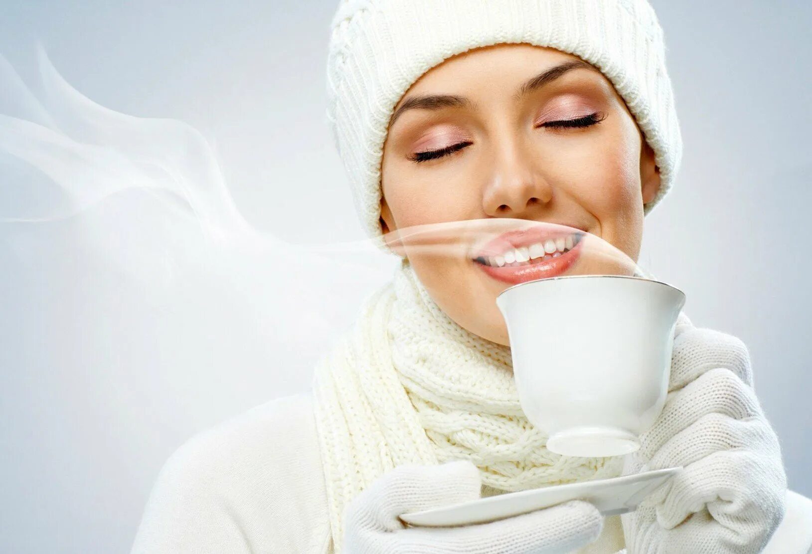 Доброго зимнего утра женщине картинки. Зимнее настроение. Доброе зимнее утро. Доброе Снежное утро. Девушка с чашкой кофе.