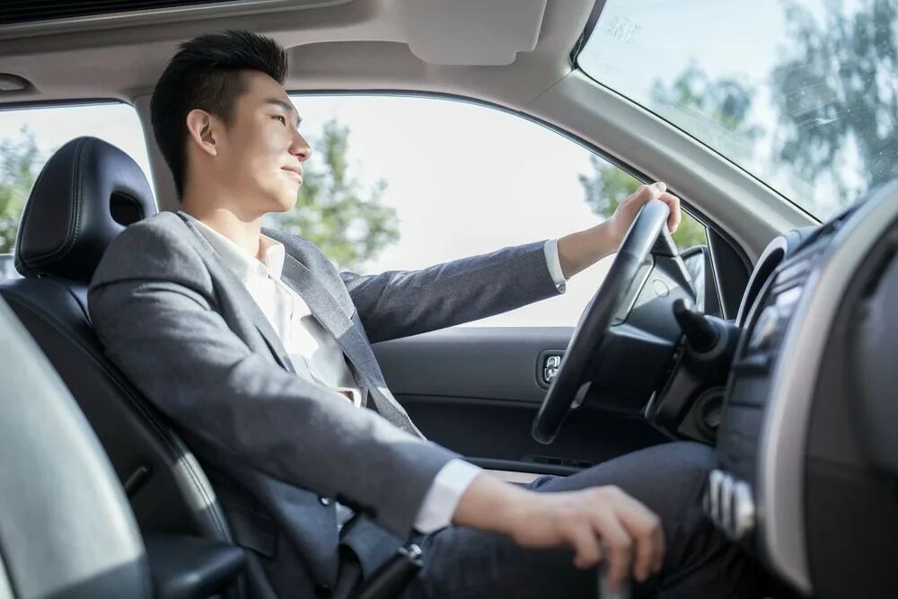 Asian man Driving Nissan. Парень с телефоном в дорогой машине. Корейский пацан ведет машину. Asian man Race Driving. He drive now