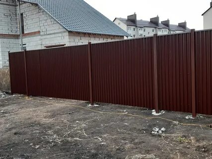 Забор из профнастила с металлическими столбами