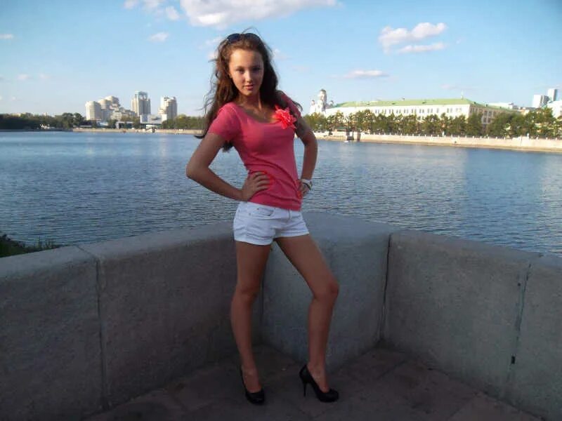 Женщины екатеринбурга фото. Красивые девушки екатеринбурга. Молодая девушка екатеринбург. Молодая девушка екатеринбург. Самые красивые девушки екатеринбурга.