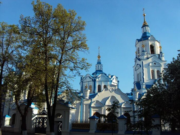 Знаменский собор тюмень фото Собор Znamensky в дне лета солнечном в городе Tyume Стоковое Изображение изобр