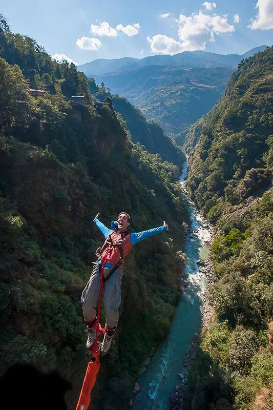 Банджи джампинг Непал. Сулакский каньон банджи джампинг. Сулакский каньон прыжки тарзанка. Дагестан каньон тарзанка. Прыжок с каньона