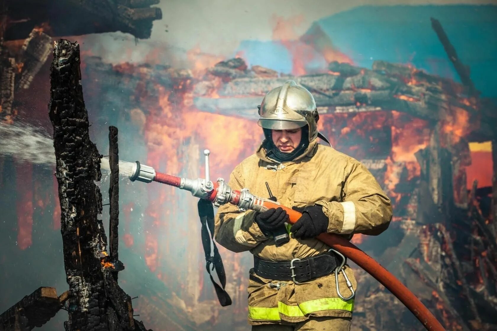 Фото с днем пожарной охраны. Пожарная охрана. С днем пожарной охраны. Пожарные России. Современные пожарные.