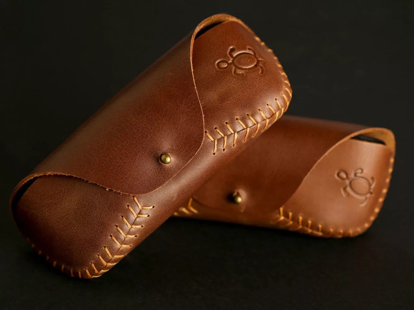 рукоделие из кожи. изделия из кожи легкие. изделия из мягкой кожи. оригинальные изделия из кожи. изделия из кожи.