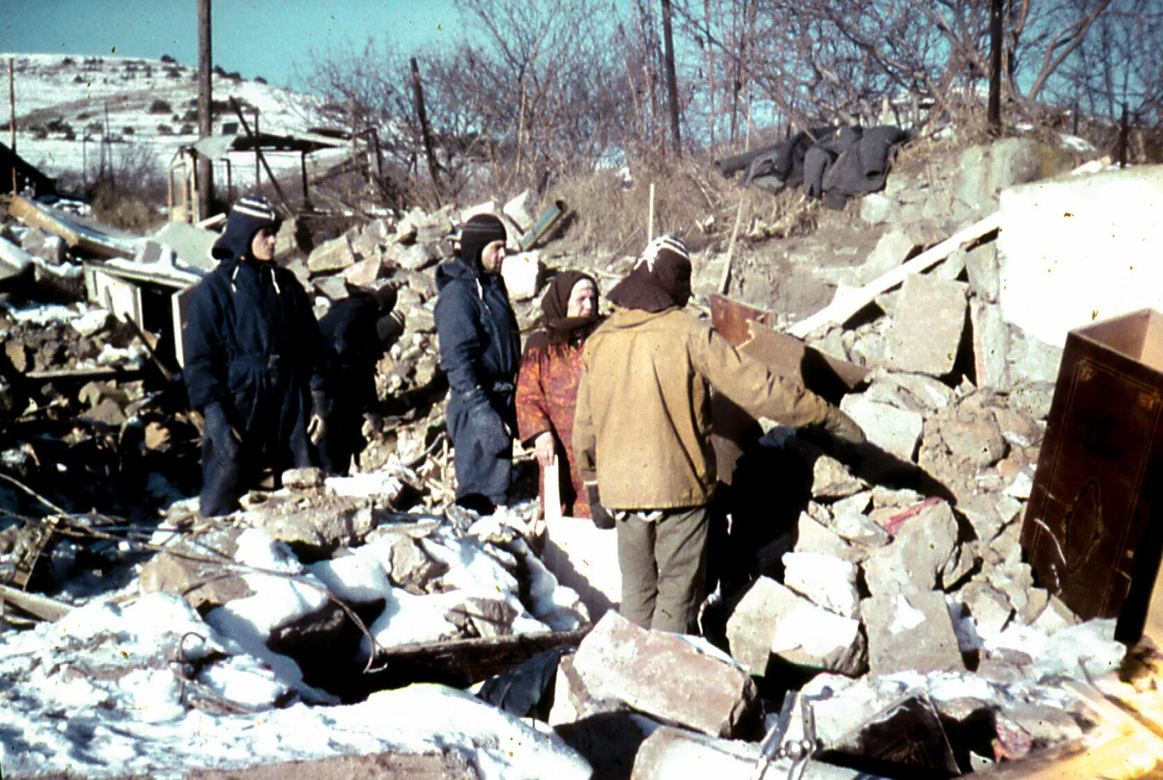 Землетрясение в 80. Спитакское землетрясение 1988. Землетрясение в Армении в 1988. Спитак землетрясение 1988.