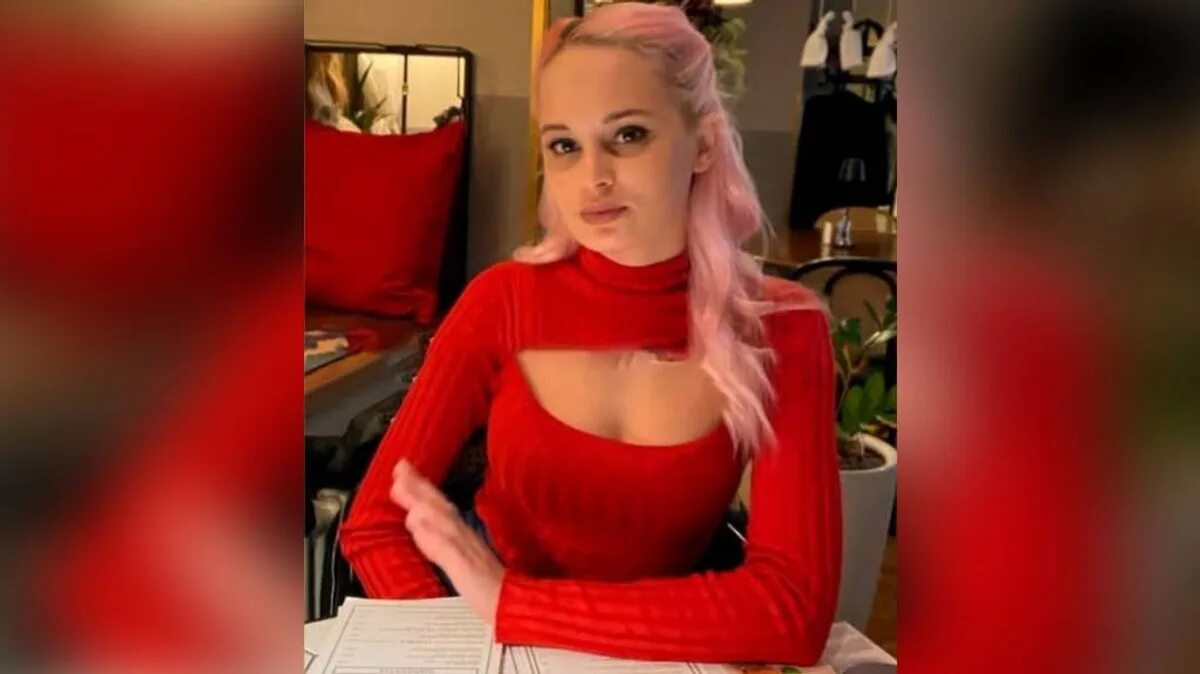 Девушка во время стрима. Стримеры твича русские. Стрим блоггер. Станислав решетников reeflay. Блоггер reeflay.