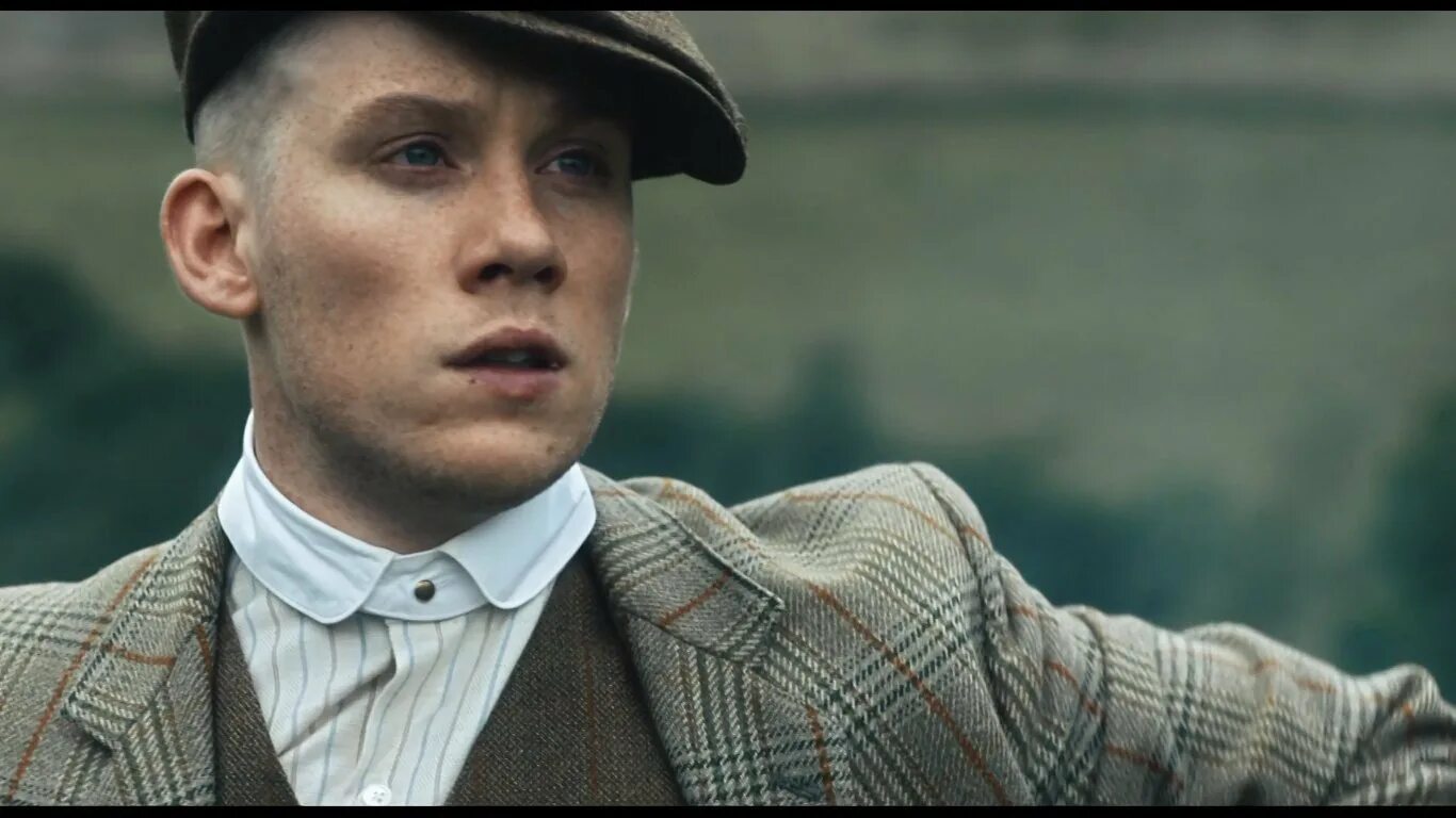 Томми шелби в реальности 1930. Киллиан мёрфи острые козырьки. Машины томми шелби. Острые козырьки томми шелби. Тетя полли острые козырьки.