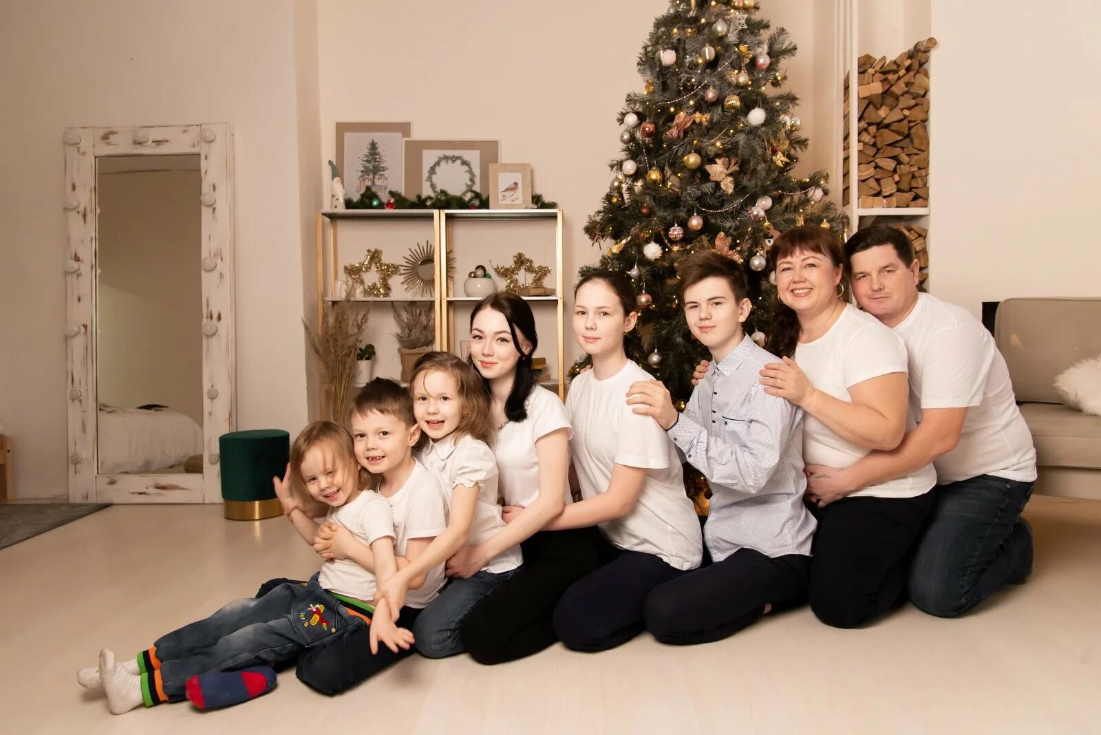 Многодетные 2022 году семьи. Семья года 2022 Чебоксары. Многодетная семья. Семейное фото. Многодетная семья в Чебоксарах.