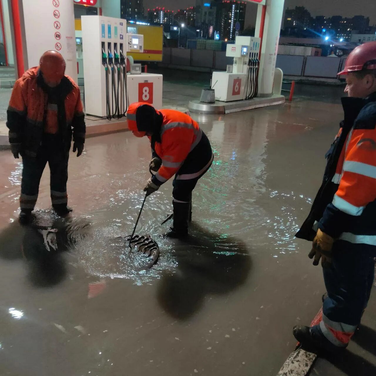 Водоканал на Дунайском проспекте СПБ. Прорыв воды. Прорыв трубы. Потоп. К чему снится прорвало воду