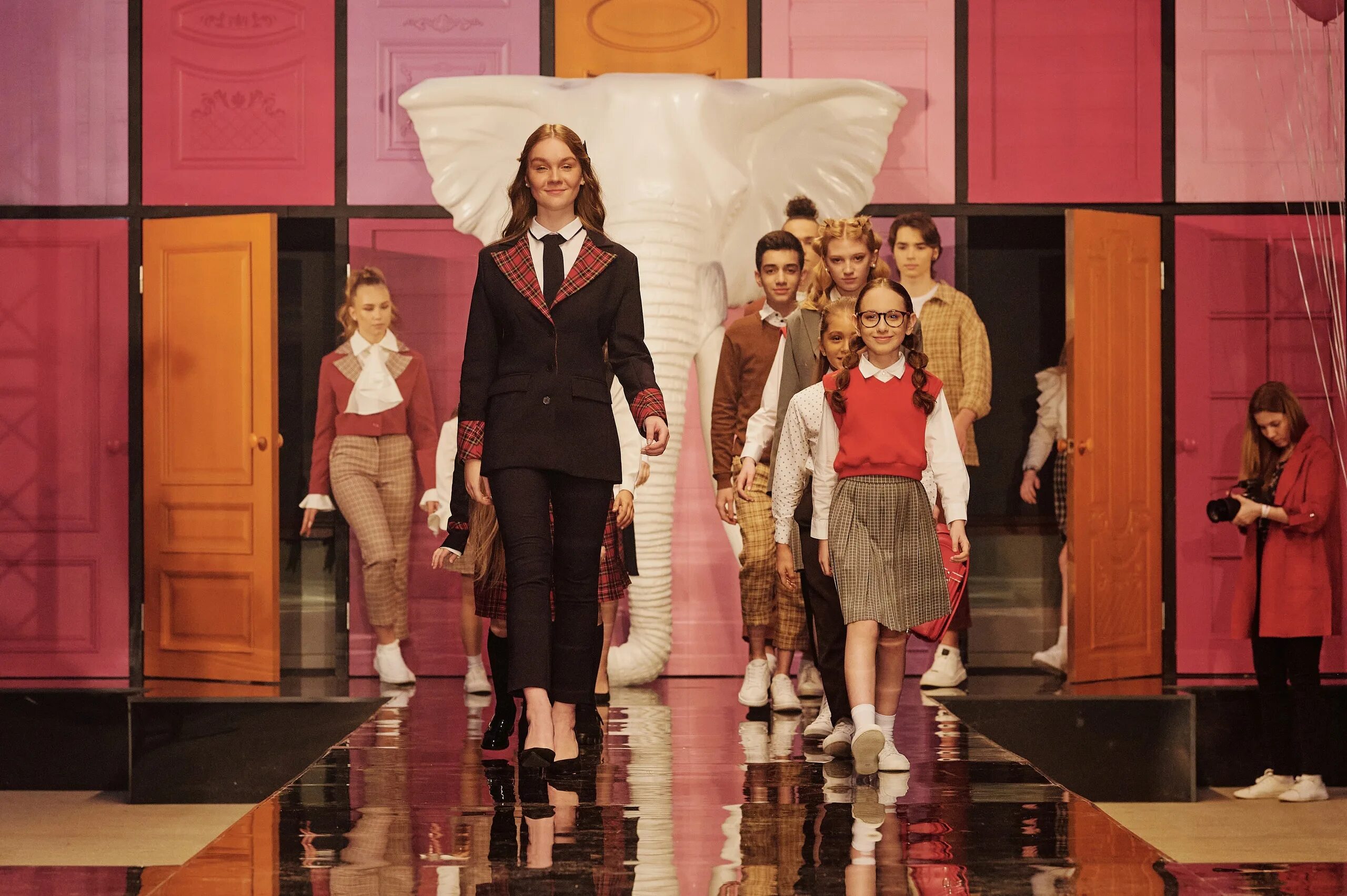 Стильная школьная форма для девочек. Школа моды. Баттон блю школьная форма. Баттон блю школа 2021 мальчики. Школа моды.