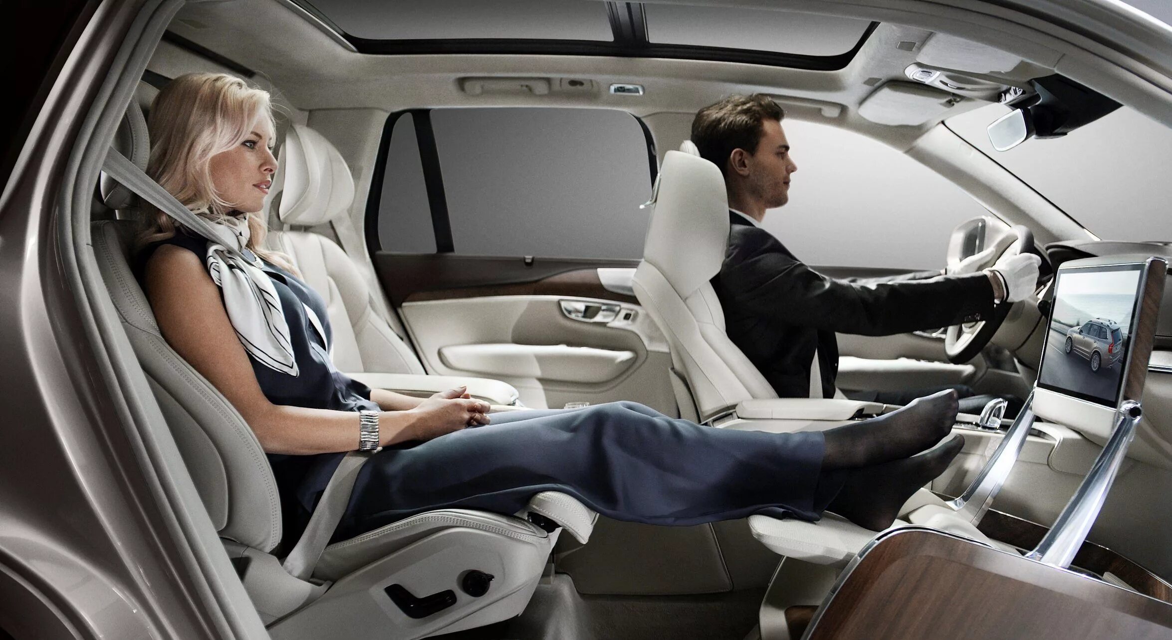 В час будет удобно. Volvo xc90 Excellence. Volvo xc90 Excellence Lounge Console. За рулем Volvo xc90. Volvo xc90 Luxury.