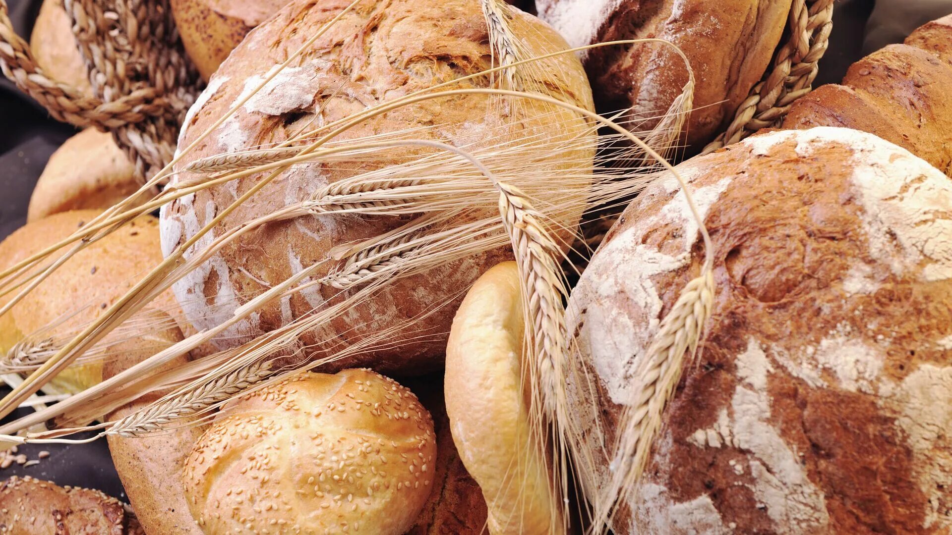 Свежеиспеченный. Качество хлеба. Çörək PNG. Азербайджанцы в Украине бесплатно хлеб и продукты.