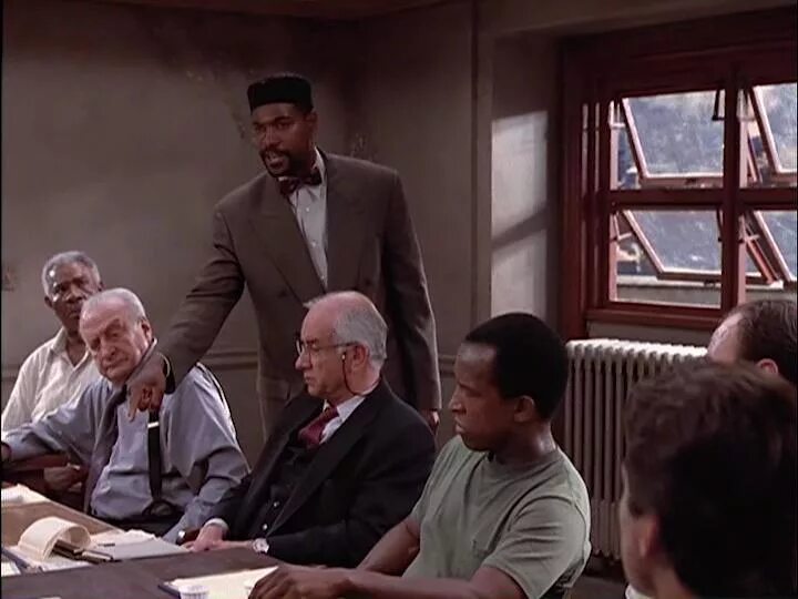 джеймс гандольфини 12 разгневанных мужчин. 12 разгневанных мужчин 1997. 12 разгневанных мужчин фильм 1997. 12 разгневанных мужчин 1997. 12 разгневанных мужчин гандольфини.