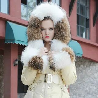 Пуховик женский зимний с капюшоном натуральный мех